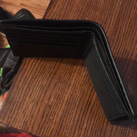 Gucci Bi-fold wallet only available in Europe - Picture 7 of 7